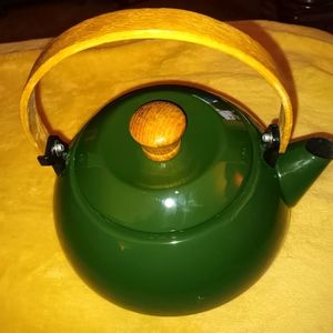 Green teapot with wood handke